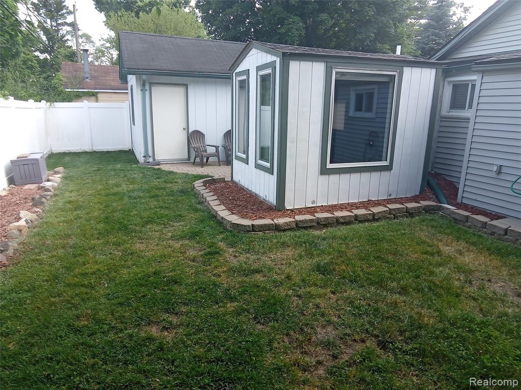 3923 Donley Avenue Rochester Hills, MI 48309 - Photo 18 of 19