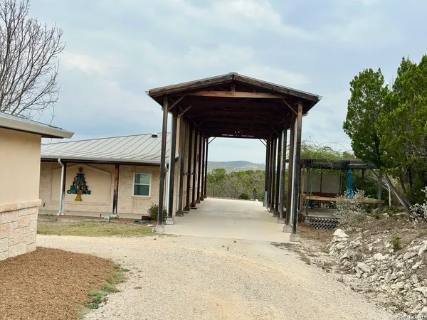 $2,800 | 499 Saddleback Ridge, Bandera, TX 78003