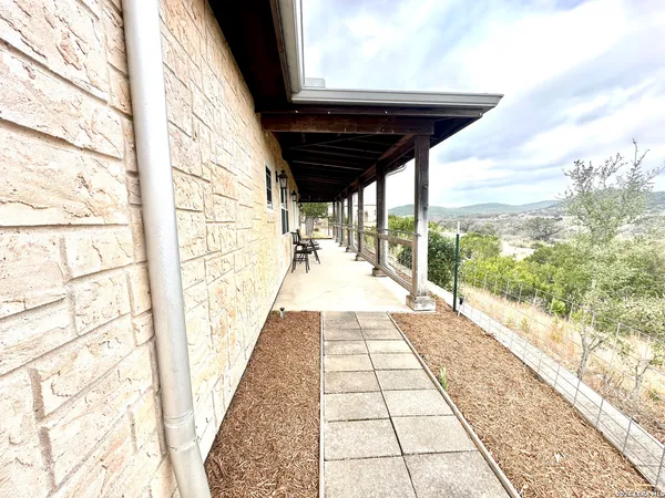 $2,800 | 499 Saddleback Ridge, Bandera, TX 78003