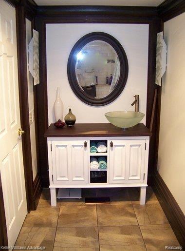 2330 Chalet Drive Rochester, MI 48309 - Photo 16 of 25 Master Bath.jpg