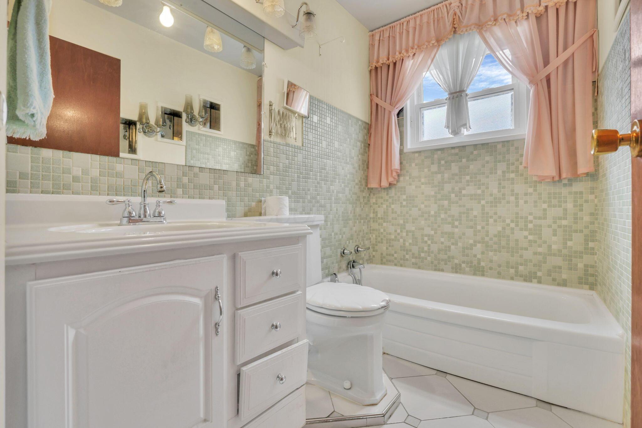 3142 Hillgate Road Columbus, OH 43207 - Photo 26 of 42 26-web-or-mls-939A4819