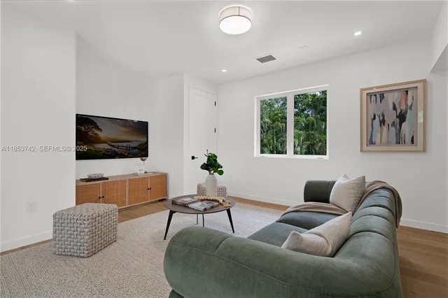 $5,698,000 | 5835 Southwest 81st Street, South Miami, FL 33143