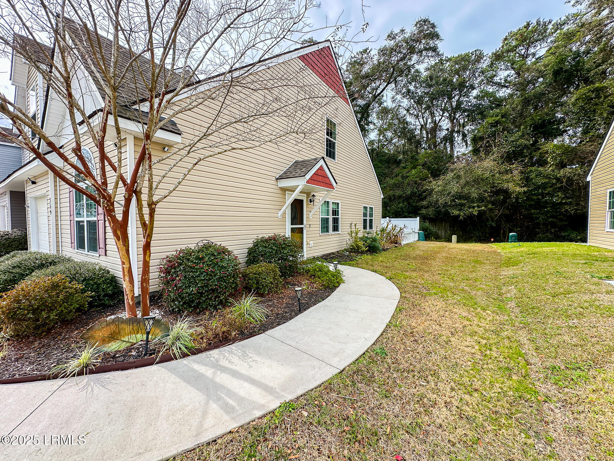 359 Dante Circle Beaufort, SC 29906 - Photo 4 of 43 36812891_IMG_7571