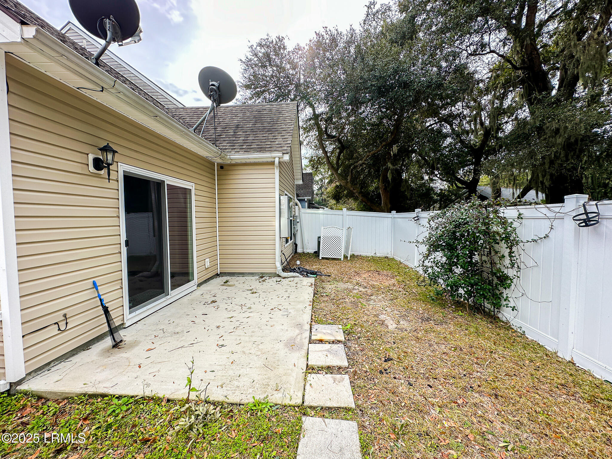 359 Dante Circle Beaufort, SC 29906 - Photo 5 of 43 36812892_IMG_7573