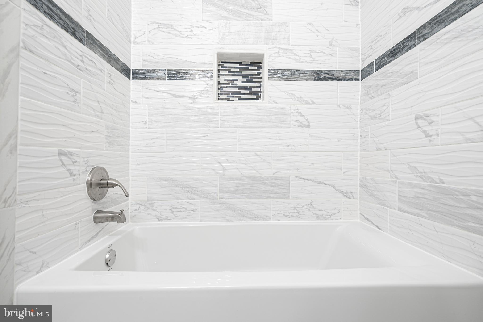 122 Lauren Court Frederick, MD 21703 - Photo 2 of 37