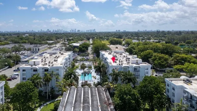 $2,000 | 494 Northwest 165th Street, Unit C202, Miami, FL 33169