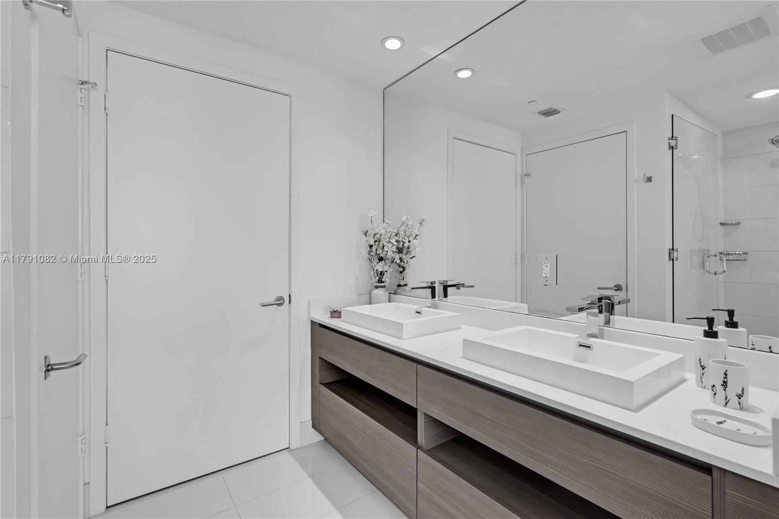 Edgewater Miami, FL 33137 - Photo 13 of 26