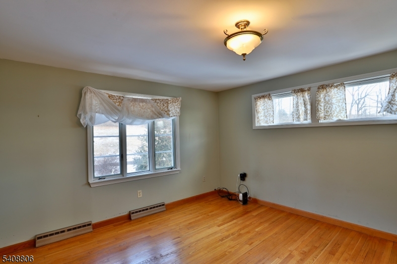 39 Upper Kingtown Road Pittstown, NJ 08867 - Photo 11 of 15