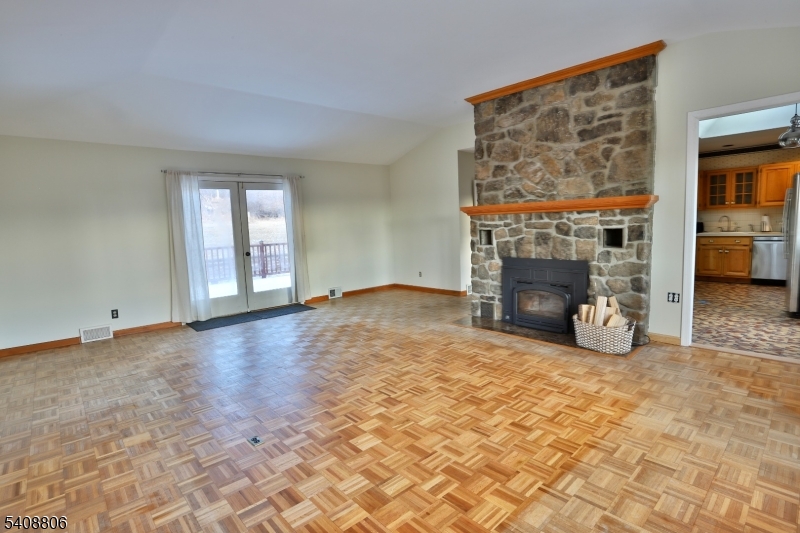 39 Upper Kingtown Road Pittstown, NJ 08867 - Photo 5 of 15