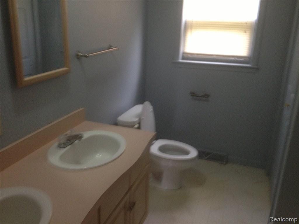 3740 Bowen Road Howell, MI 48855 - Photo 11 of 16 Bathroom.JPG