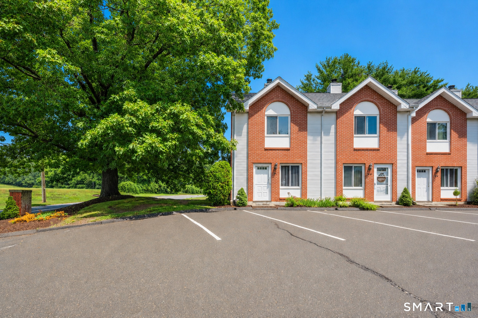 585 Park Road, Unit 91 Waterbury, CT 06708 - Photo 2 of 23