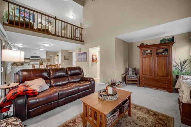$399,950 | 204 Wildwood Drive, North Aurora, IL 60542