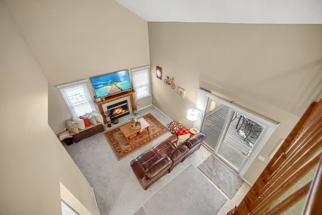 $399,950 | 204 Wildwood Drive, North Aurora, IL 60542