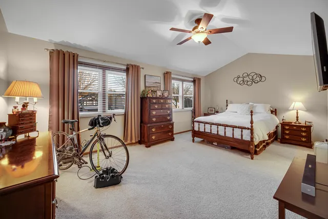 $399,950 | 204 Wildwood Drive, North Aurora, IL 60542