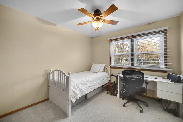 $399,950 | 204 Wildwood Drive, North Aurora, IL 60542