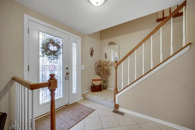 $399,950 | 204 Wildwood Drive, North Aurora, IL 60542