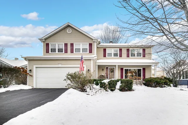 $399,950 | 204 Wildwood Drive, North Aurora, IL 60542