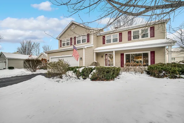 $399,950 | 204 Wildwood Drive, North Aurora, IL 60542