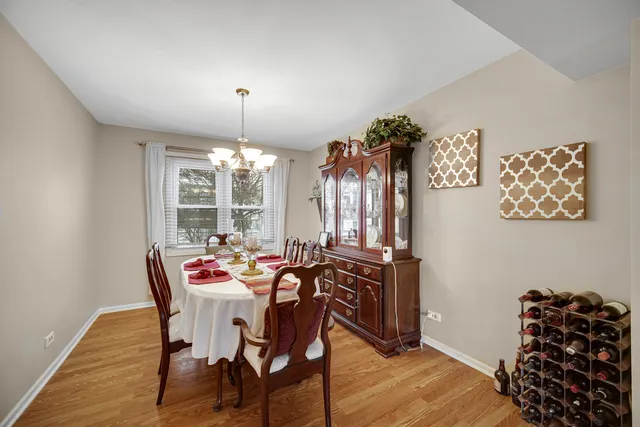 $399,950 | 204 Wildwood Drive, North Aurora, IL 60542