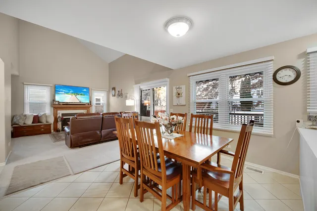 $399,950 | 204 Wildwood Drive, North Aurora, IL 60542