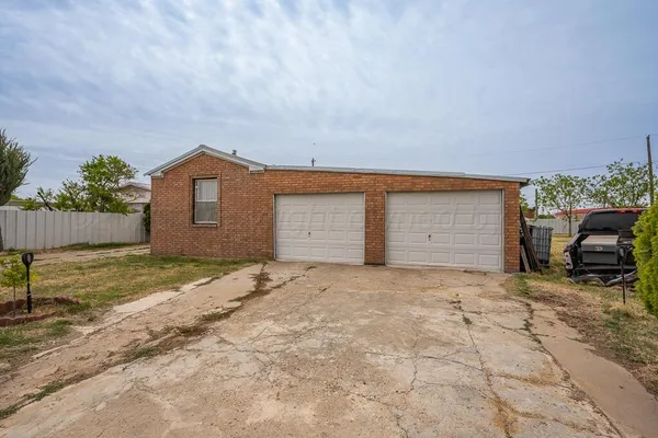 $180,000 | 308 Little Rock Street, Cactus, TX 79013