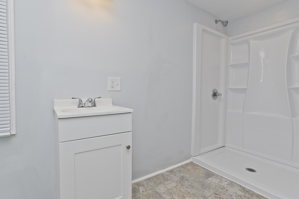 67 Dawes Street Springfield, MA 01109 - Photo 8 of 36 Gallery Image 8