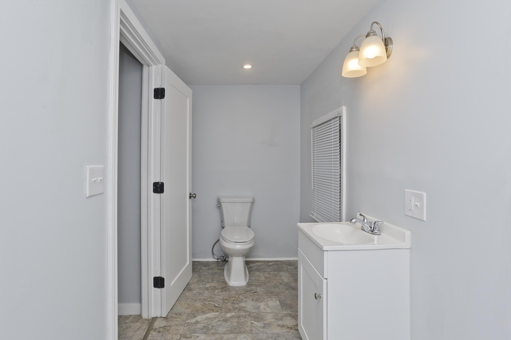 67 Dawes Street Springfield, MA 01109 - Photo 9 of 36 Gallery Image 9