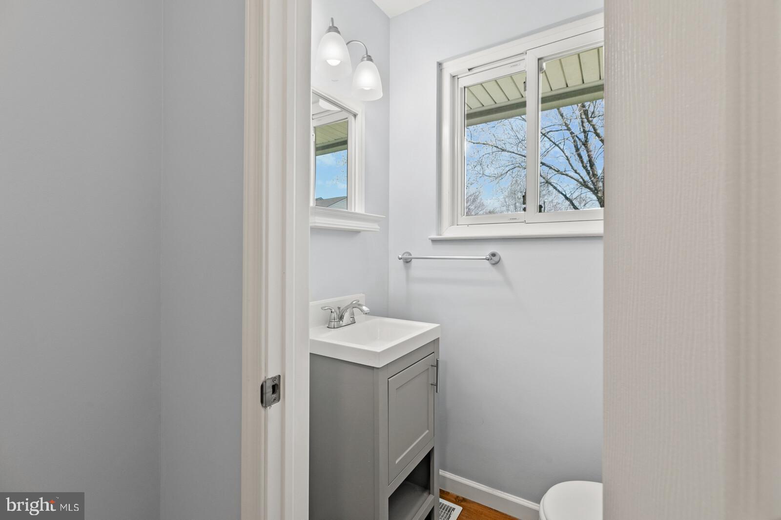 321 Independence Boulevard Lawnside, NJ 08045 - Photo 13 of 34