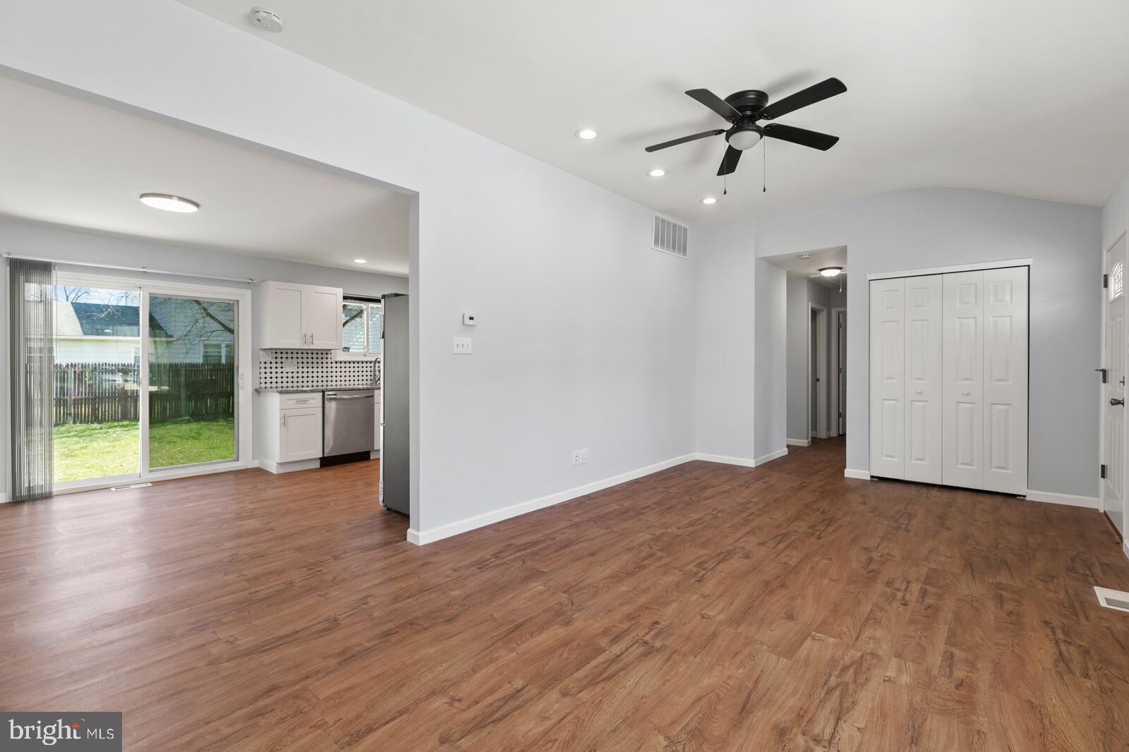 321 Independence Boulevard Lawnside, NJ 08045 - Photo 6 of 34