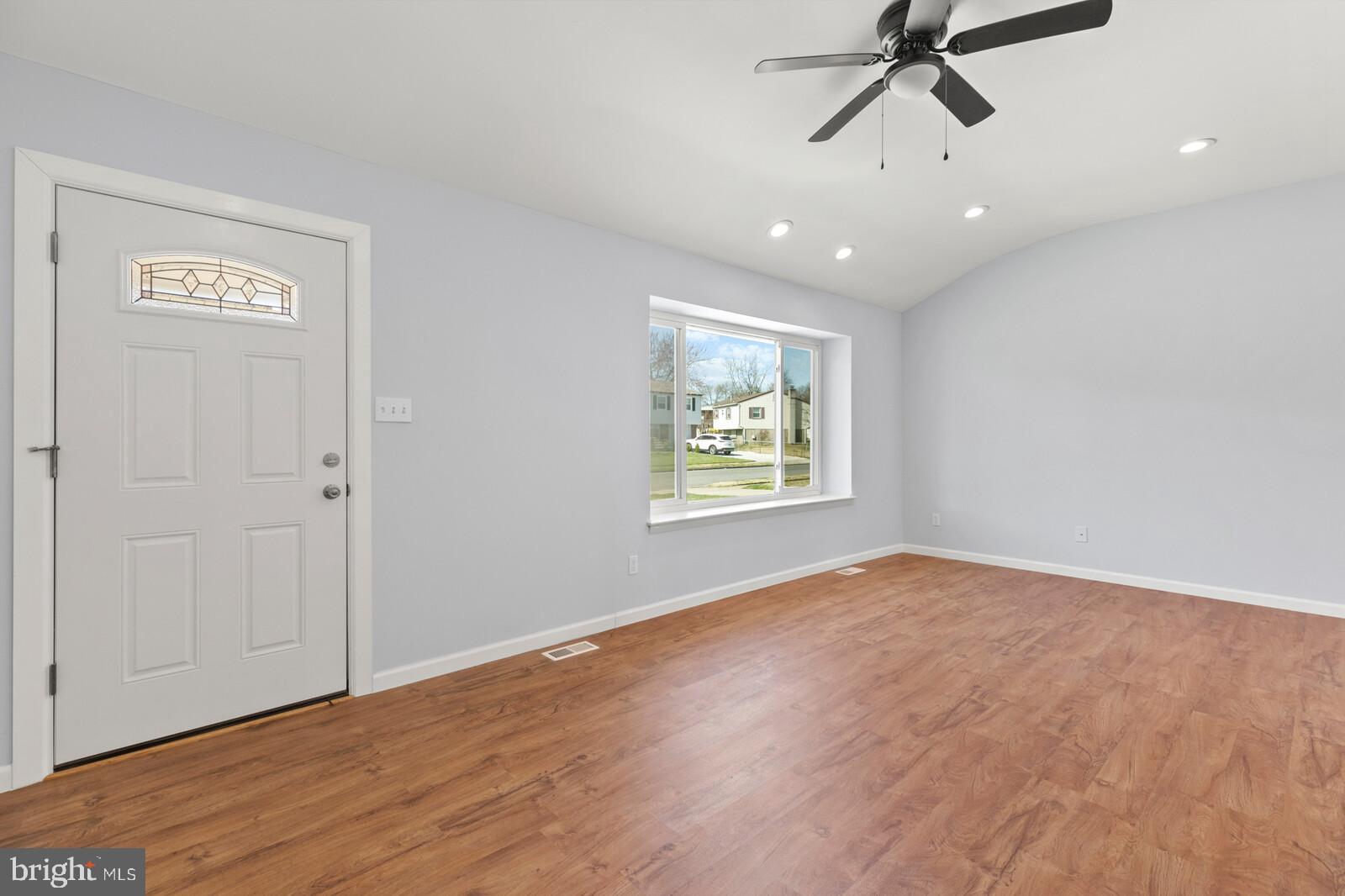 321 Independence Boulevard Lawnside, NJ 08045 - Photo 8 of 34