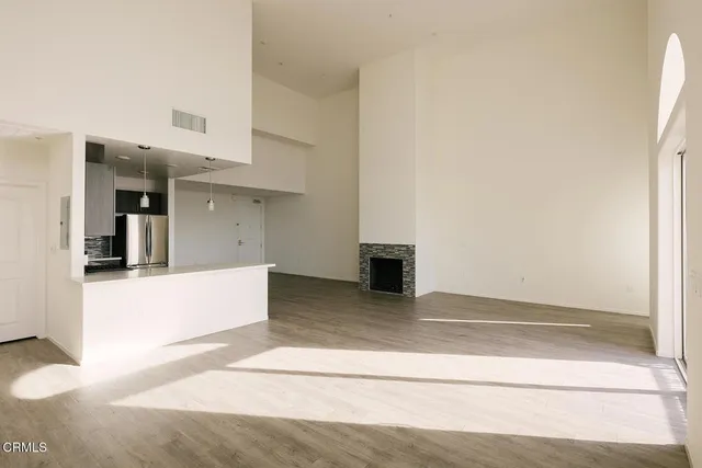 $2,055,000 | 124 West Colorado Street, Unit 501, Glendale, CA 91204