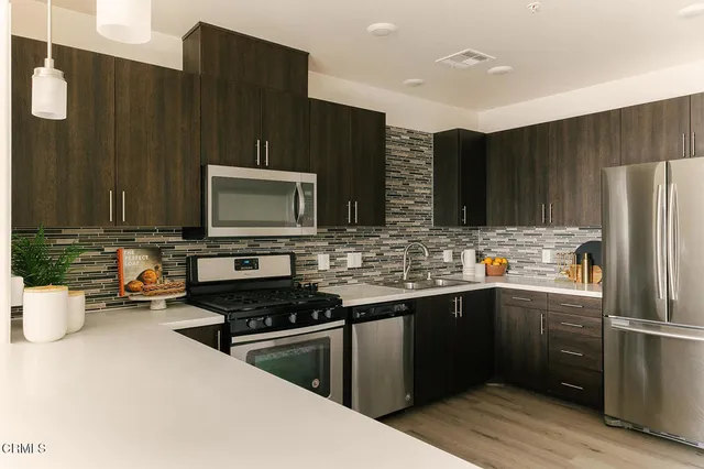 $2,055,000 | 124 West Colorado Street, Unit 501, Glendale, CA 91204