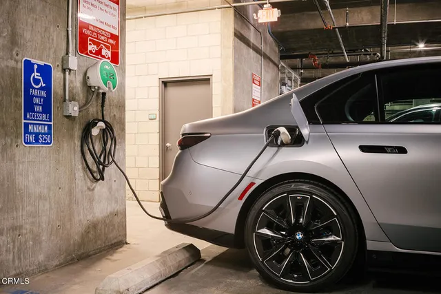 $2,055,000 | 124 West Colorado Street, Unit 501, Glendale, CA 91204