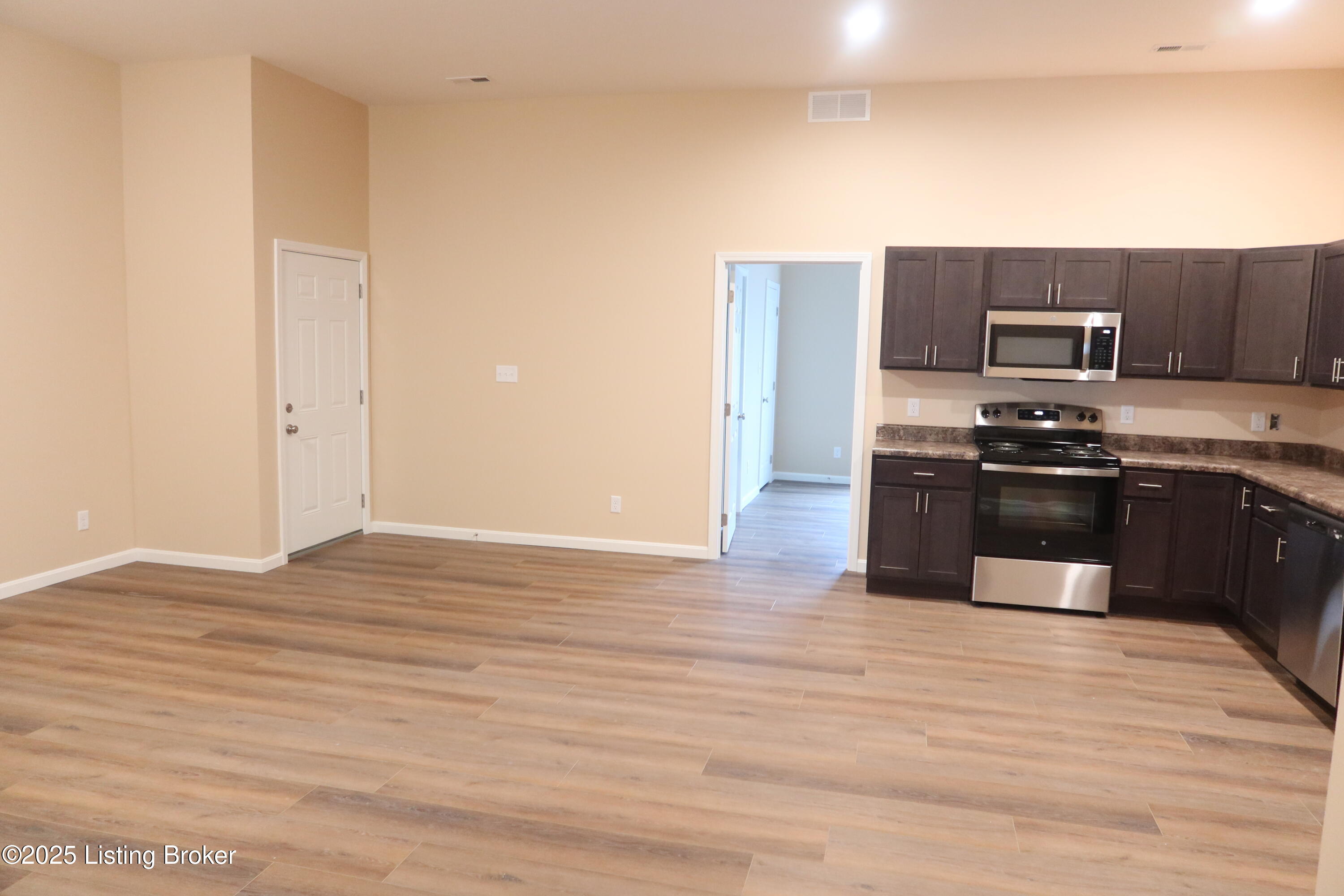 110 Peonia Road Clarkson, KY 42726 - Photo 11 of 42 2025-05-01 01.50.00