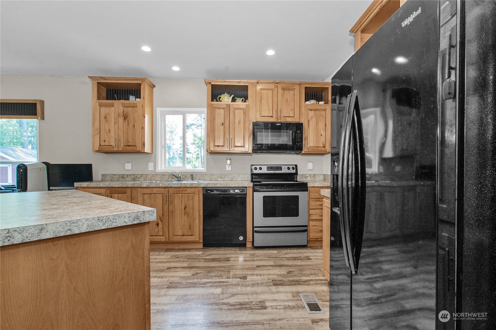 446-67 Meier Road Winlock, WA 98596 - Photo 8 of 33 a kitchen with kitchen island granite countertop a stove and a refrigerator