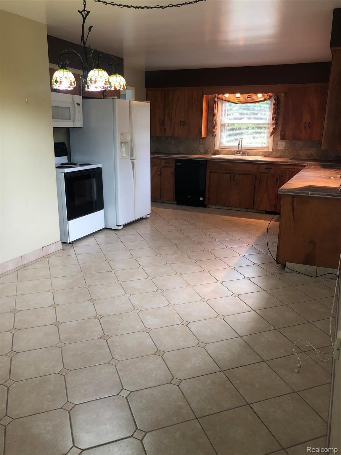 6281 Perry Road Grand Blanc, MI 48439 - Photo 15 of 24 Perry kitchen 2.jpg