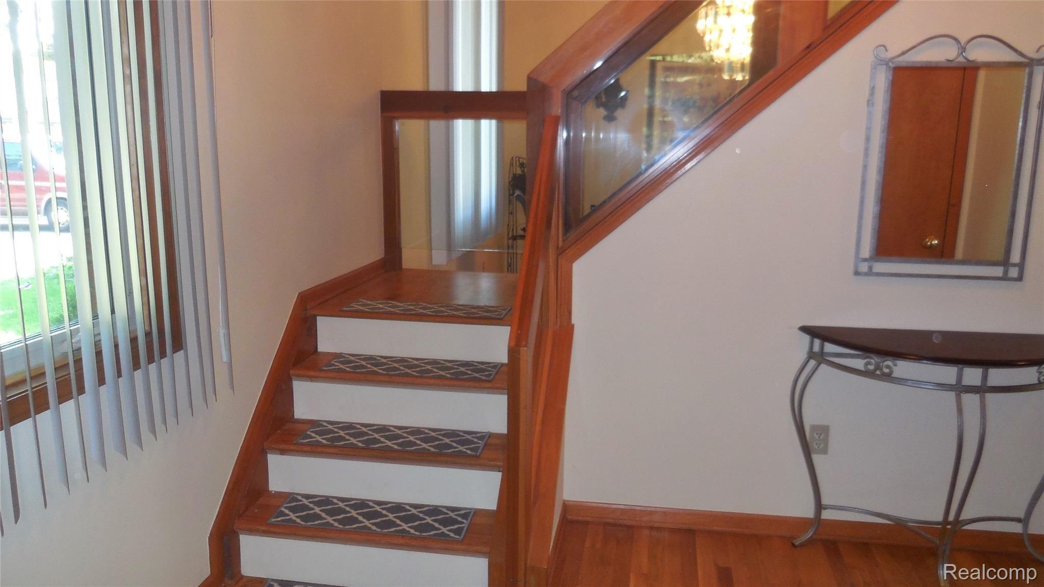 2591 Meadowview Court Rochester, MI 48306 - Photo 3 of 30 2591 Meadowview_02.JPG