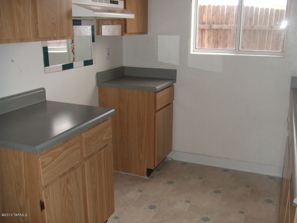 3516 South Mission Road, Unit 7 Tucson, AZ 85713 - Photo 3 of 11