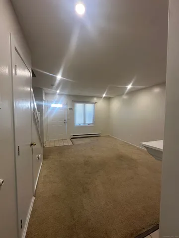 en empty room with windows and pillars in it