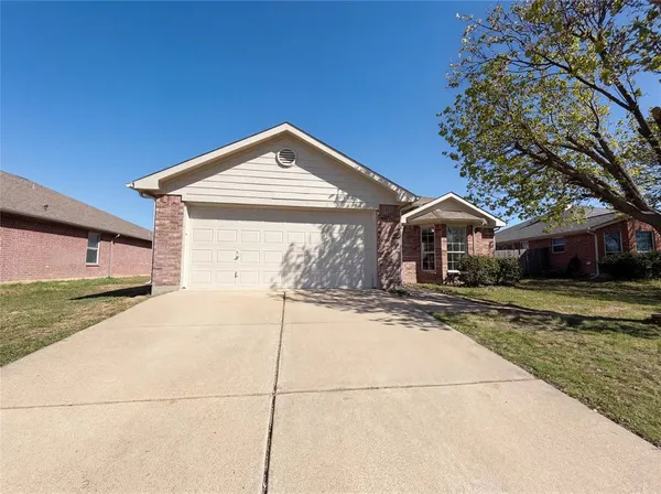 $266,000 | 105 Kings Way Drive, Rhome, TX 76078
