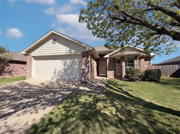 $266,000 | 105 Kings Way Drive, Rhome, TX 76078