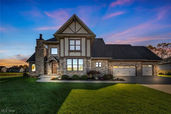 $729,500 | 808 Buckingham Drive, Lagrange, OH 44050