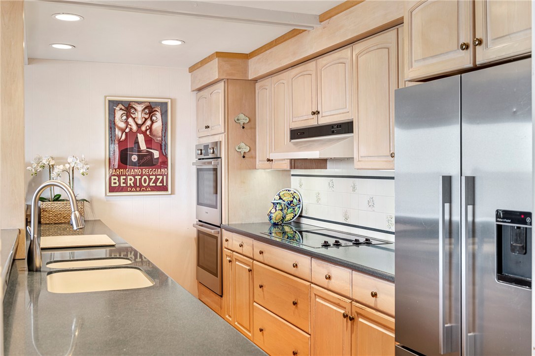 53 Shore Road Bristol, RI 02809 - Photo 20 of 48