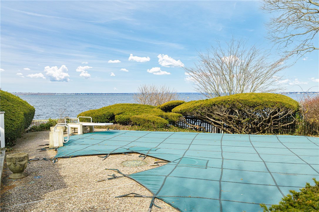 53 Shore Road Bristol, RI 02809 - Photo 10 of 48