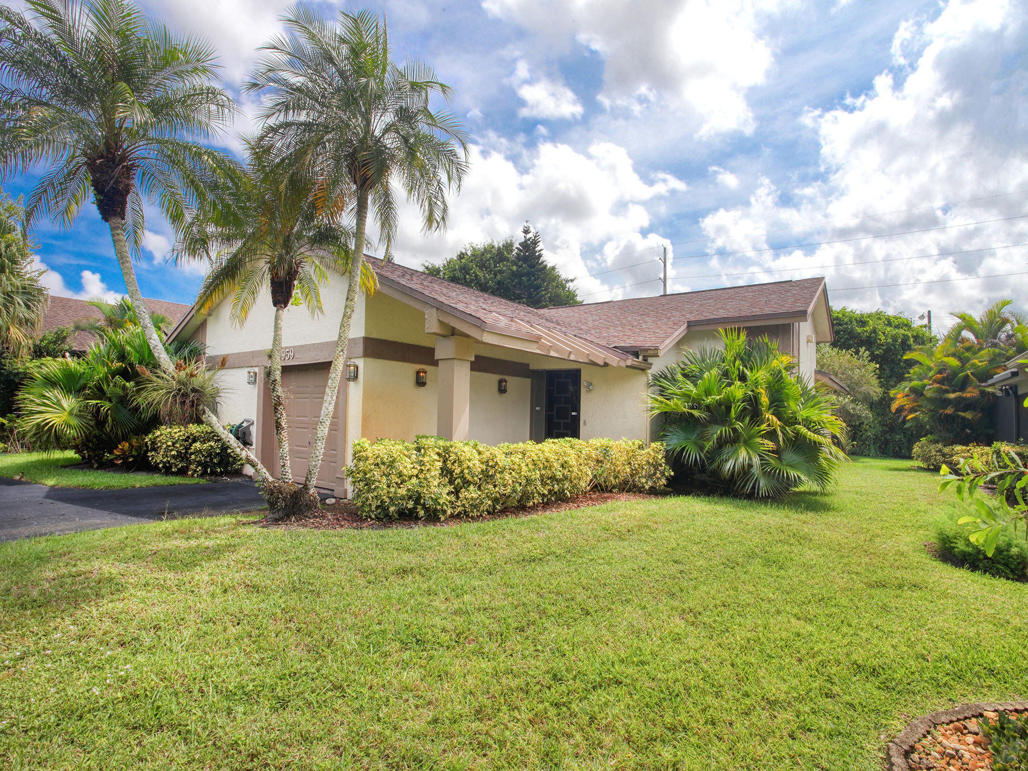 8959 Old Pine Way Boca Raton, FL 33433 - Photo 3 of 40 5