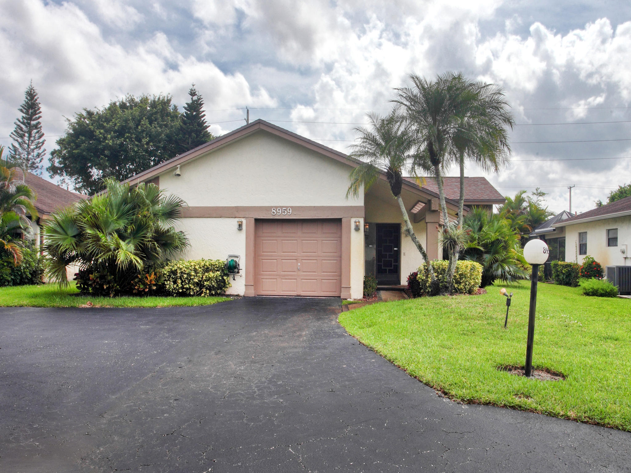 8959 Old Pine Way Boca Raton, FL 33433 - Photo 4 of 40 3