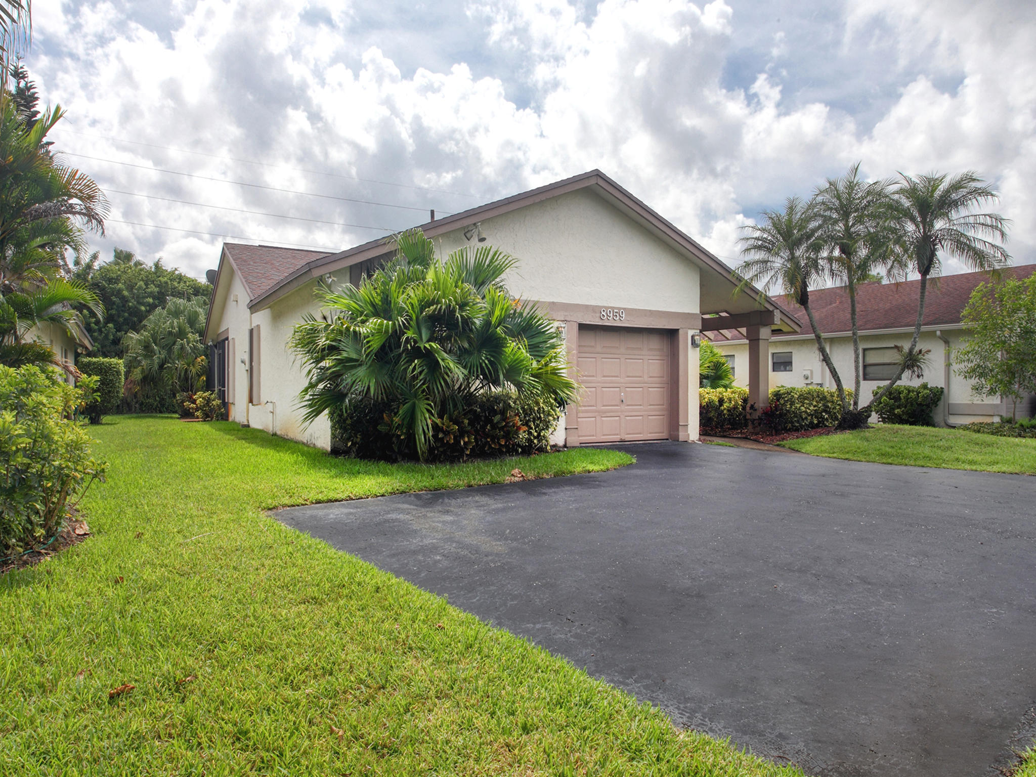 8959 Old Pine Way Boca Raton, FL 33433 - Photo 5 of 40 4