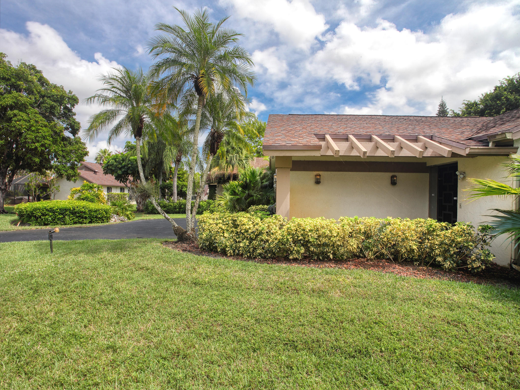 8959 Old Pine Way Boca Raton, FL 33433 - Photo 6 of 40 6