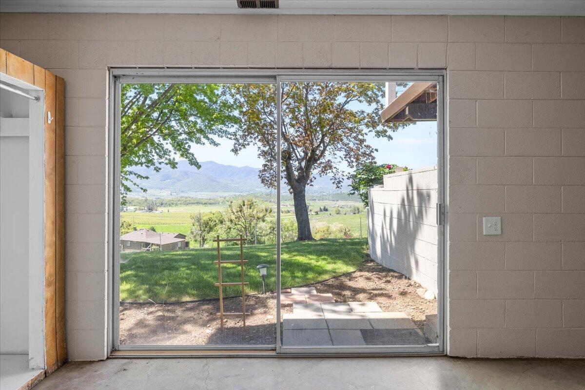 3555 Payne Road Medford, OR 97504 - Photo 21 of 46 32-CI_4379
