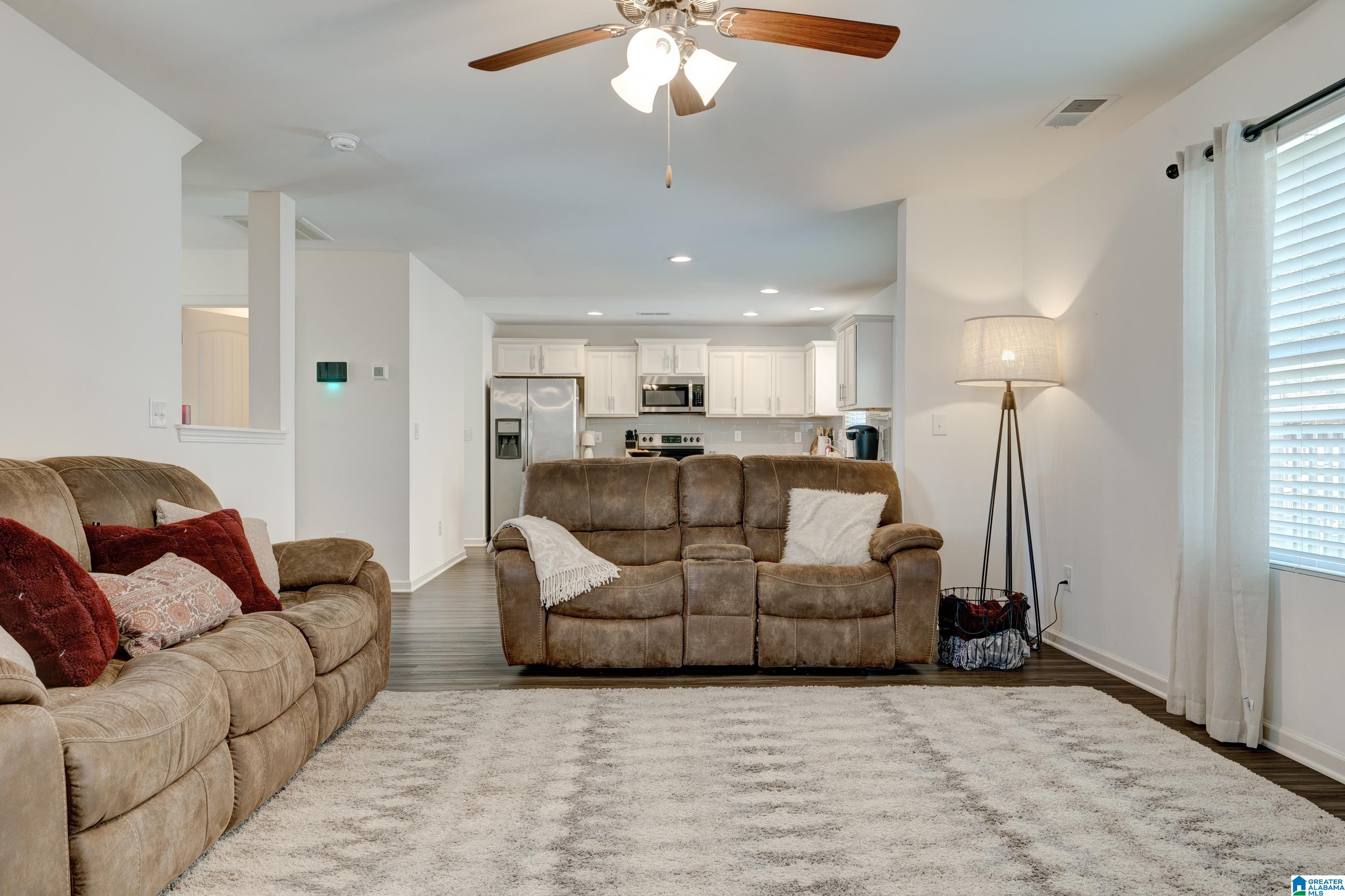 944 Valley Circle Leeds, AL 35094 - Photo 12 of 32
